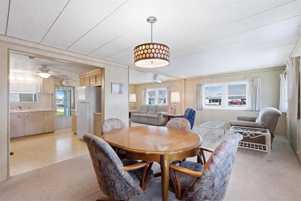 For Sale: $129,900 (2 beds, 2 baths, 800 Square Feet)