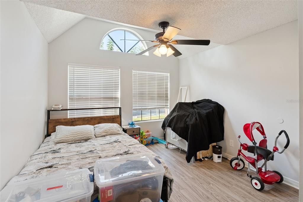 For Sale: $134,900 (2 beds, 2 baths, 893 Square Feet)