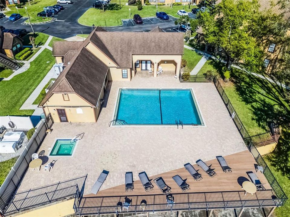 For Sale: $134,900 (2 beds, 2 baths, 893 Square Feet)