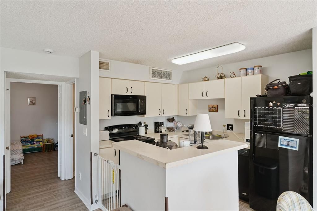For Sale: $134,900 (2 beds, 2 baths, 893 Square Feet)