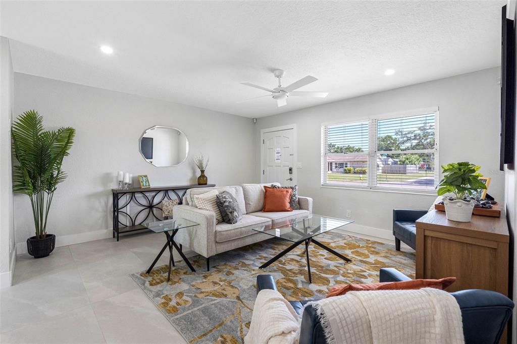 En Venta: $394,990 (2 camas, 2 baños, 917 Pies cuadrados)