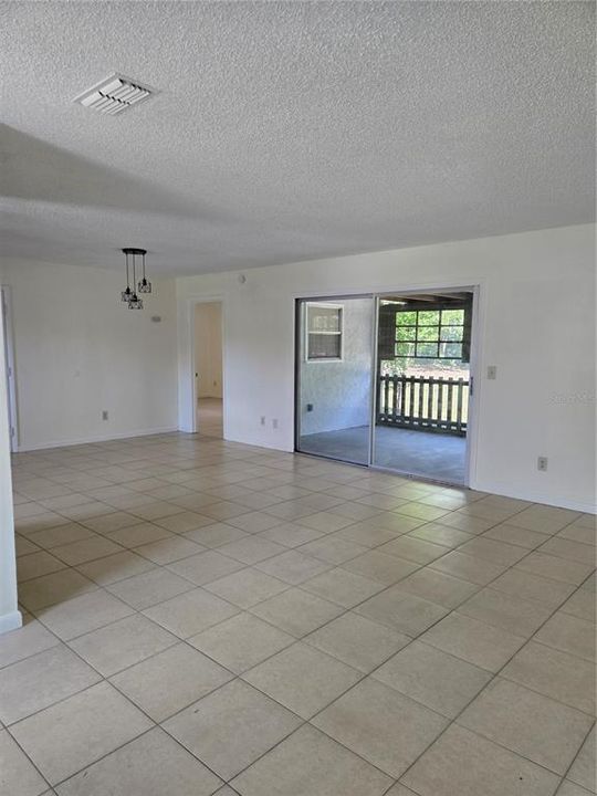 En Venta: $229,000 (3 camas, 2 baños, 1330 Pies cuadrados)