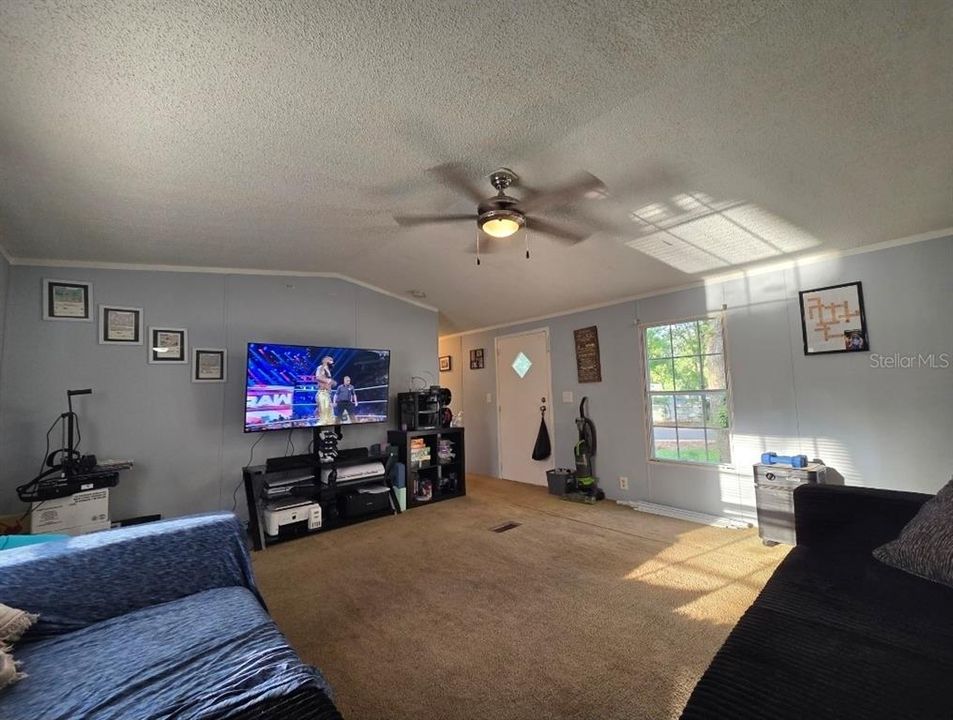 For Sale: $165,000 (3 beds, 2 baths, 1125 Square Feet)