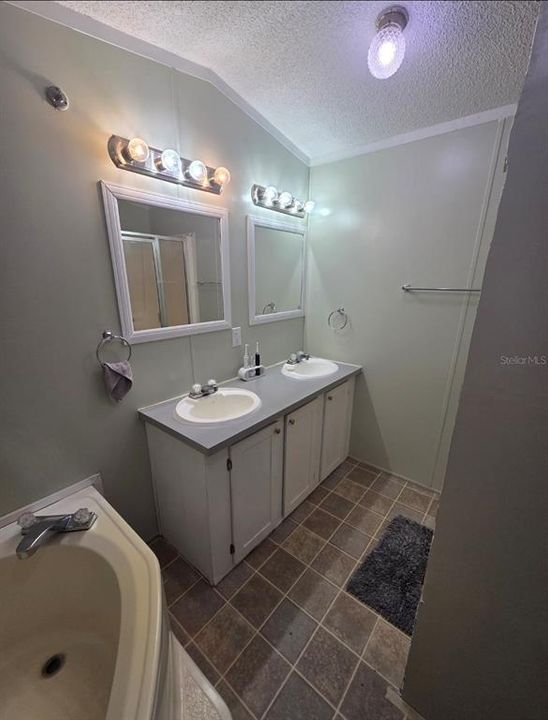 For Sale: $165,000 (3 beds, 2 baths, 1125 Square Feet)