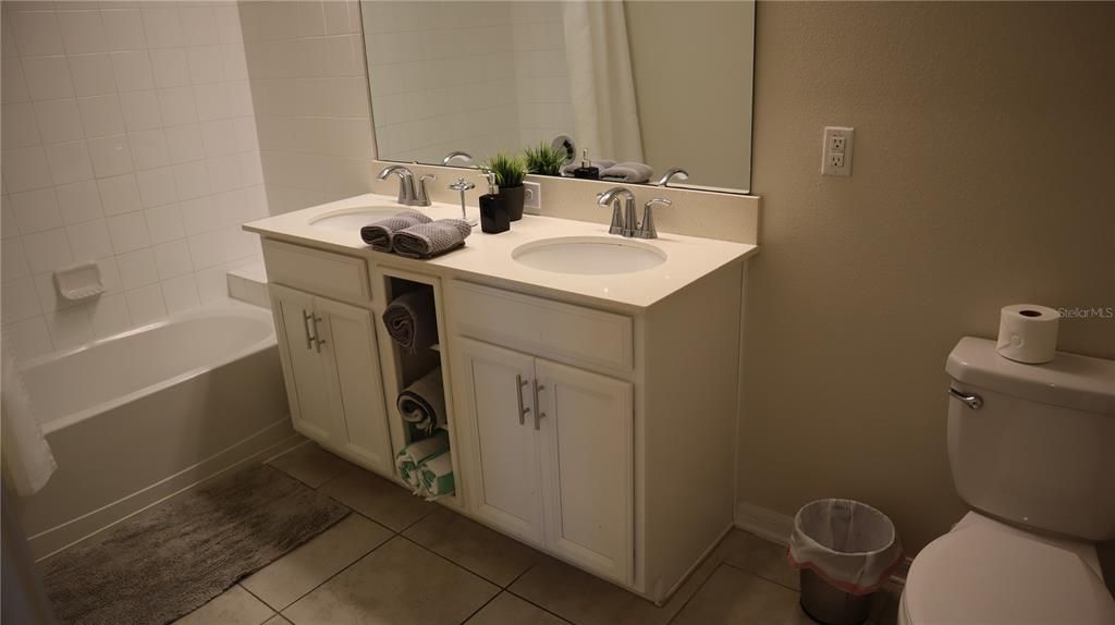 For Sale: $349,000 (2 beds, 2 baths, 1126 Square Feet)