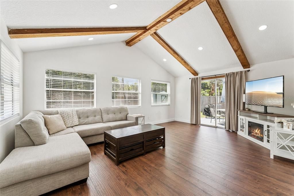 For Sale: $339,000 (3 beds, 2 baths, 1615 Square Feet)