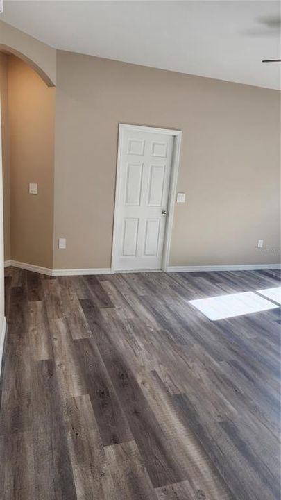 Activo con contrato: $250,000 (3 camas, 2 baños, 1174 Pies cuadrados)