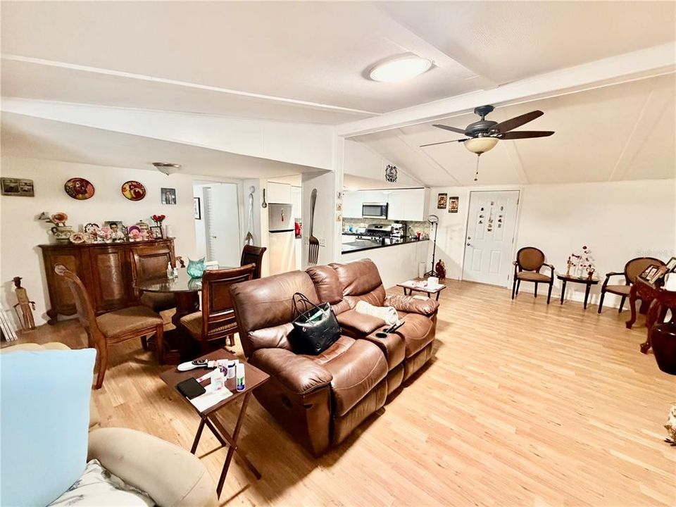 En Venta: $180,000 (2 camas, 2 baños, 1404 Pies cuadrados)
