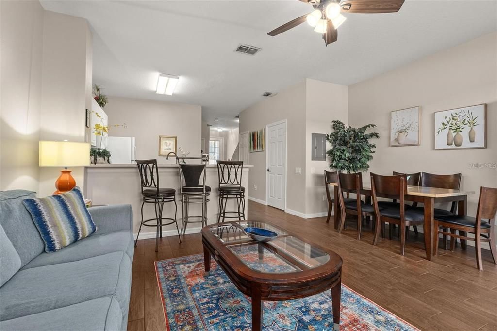 Active With Contract: $334,000 (3 beds, 3 baths, 1440 Square Feet)
