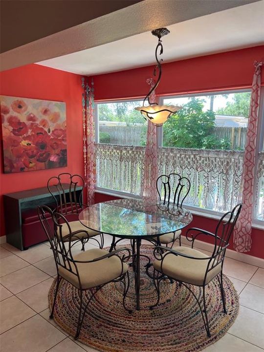 For Rent: $1,650 (1 beds, 1 baths, 850 Square Feet)