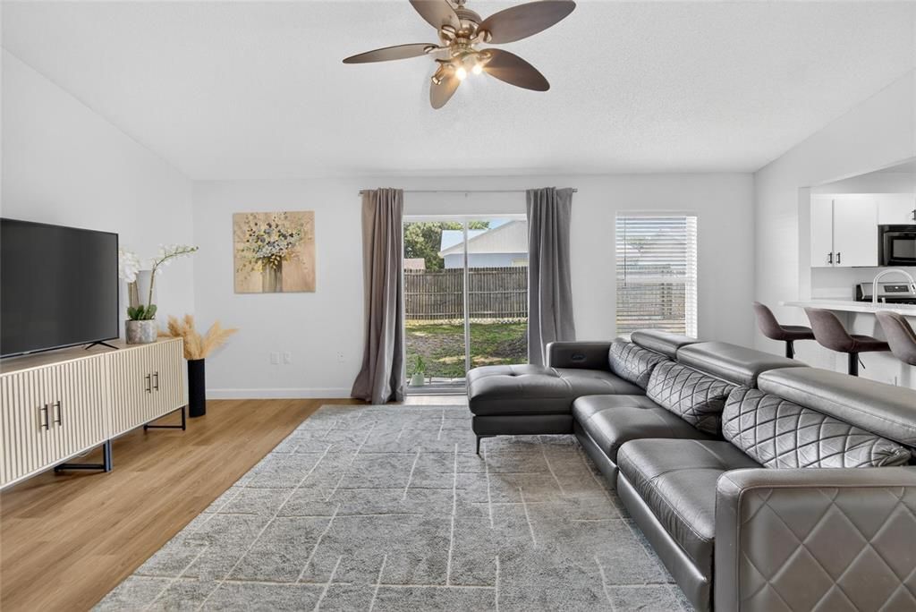 For Sale: $265,000 (3 beds, 2 baths, 1228 Square Feet)