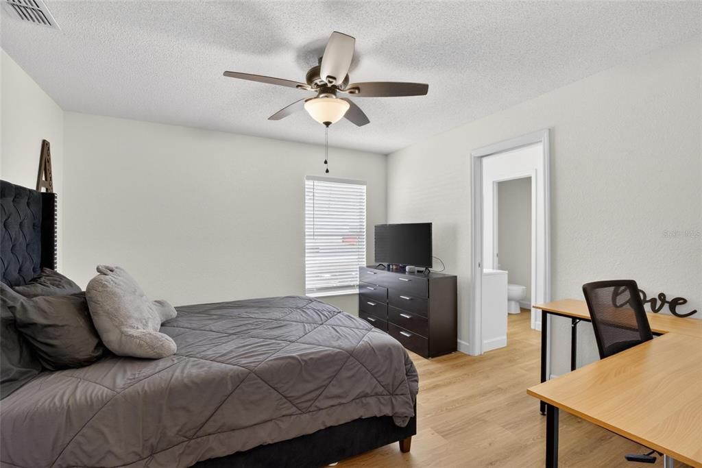 For Sale: $265,000 (3 beds, 2 baths, 1228 Square Feet)
