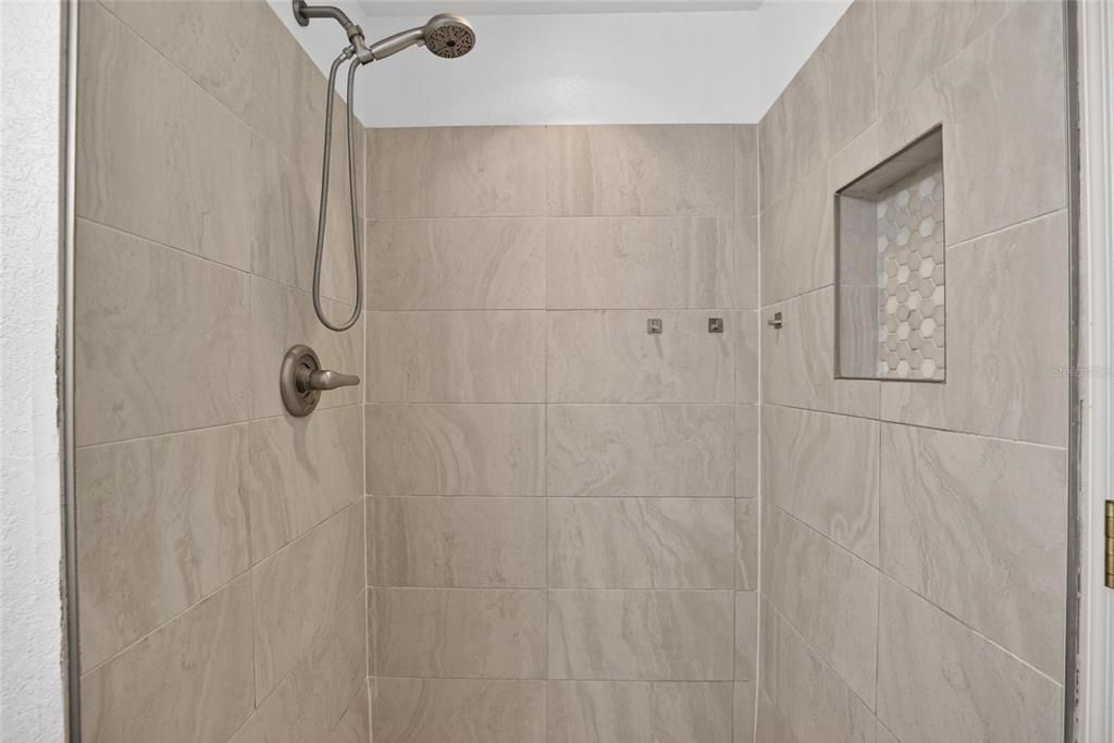 For Sale: $265,000 (3 beds, 2 baths, 1228 Square Feet)