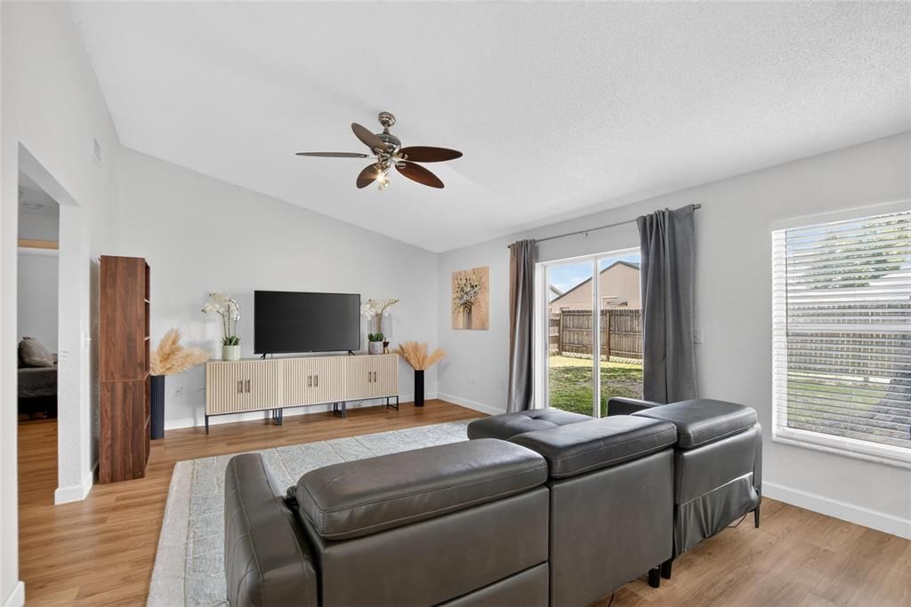 For Sale: $265,000 (3 beds, 2 baths, 1228 Square Feet)