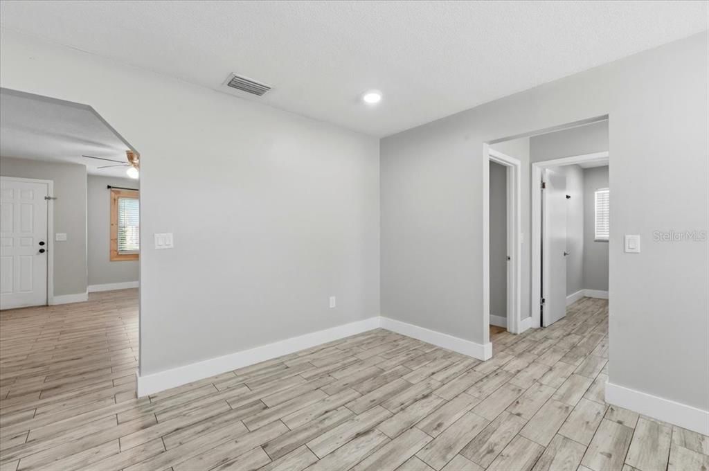 На продажу: $269,999 (3 спален, 1 ванн, 1310 Квадратных фут)