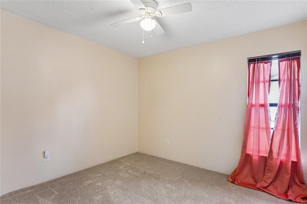 待售: $250,000 (2 贝兹, 1 浴室, 1012 平方英尺)