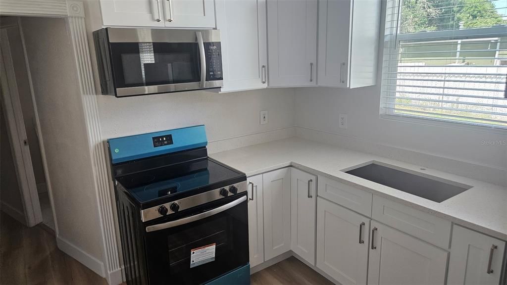 Activo con contrato: $299,000 (3 camas, 2 baños, 908 Pies cuadrados)