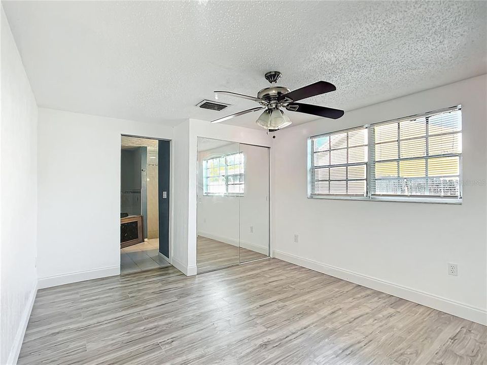 For Sale: $249,999 (3 beds, 2 baths, 1519 Square Feet)