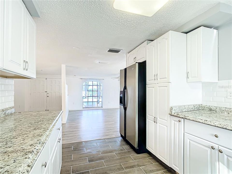 For Sale: $249,999 (3 beds, 2 baths, 1519 Square Feet)