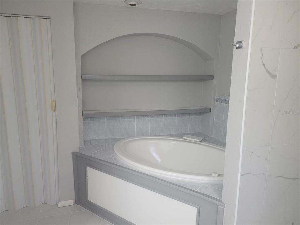For Sale: $249,999 (3 beds, 2 baths, 1519 Square Feet)