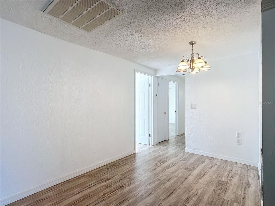 For Sale: $249,999 (3 beds, 2 baths, 1519 Square Feet)