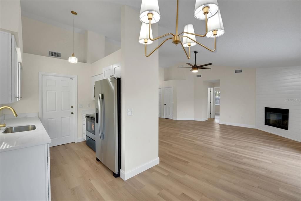 For Sale: $249,999 (3 beds, 2 baths, 1109 Square Feet)
