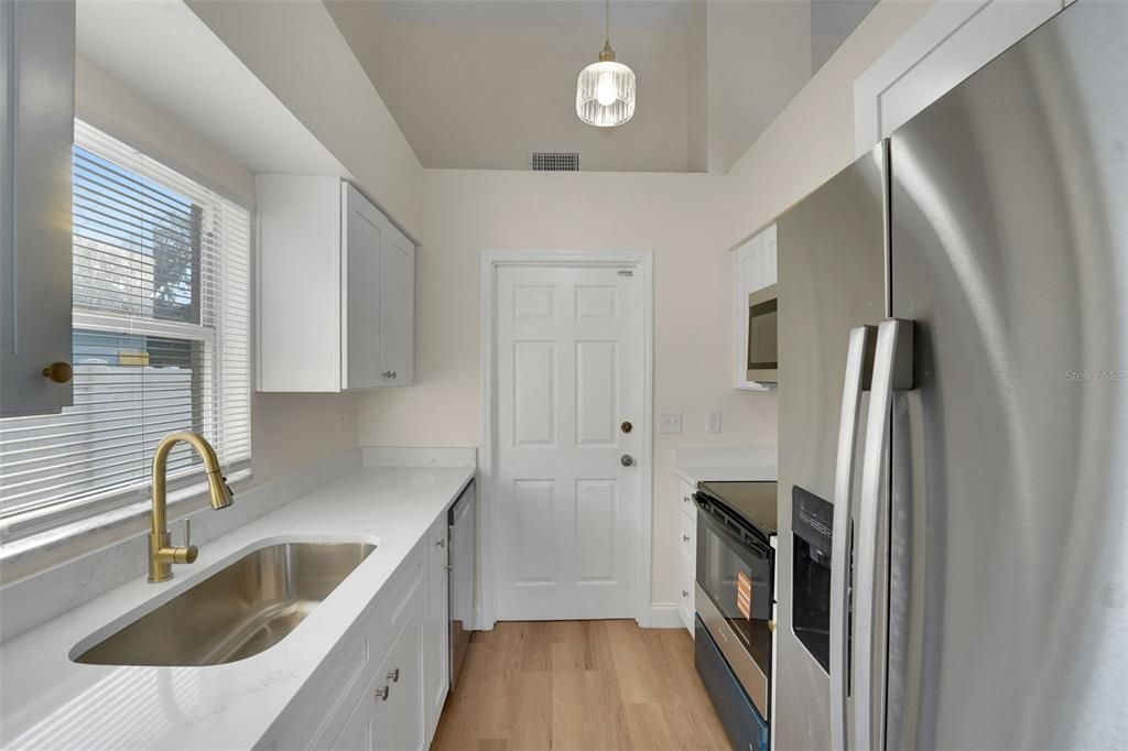 For Sale: $249,999 (3 beds, 2 baths, 1109 Square Feet)