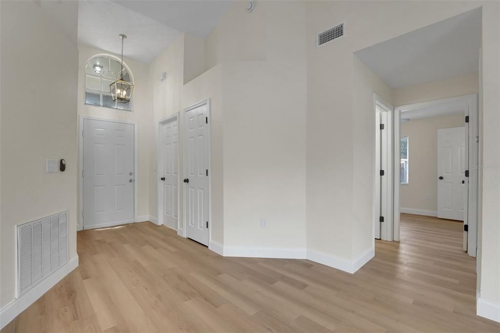 For Sale: $249,999 (3 beds, 2 baths, 1109 Square Feet)
