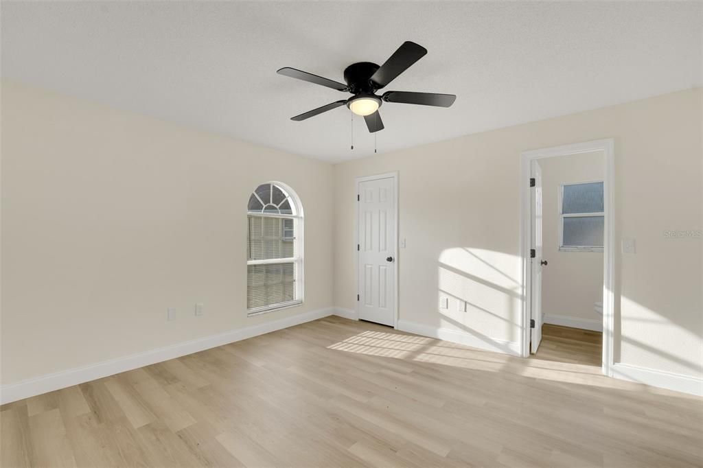 For Sale: $249,999 (3 beds, 2 baths, 1109 Square Feet)