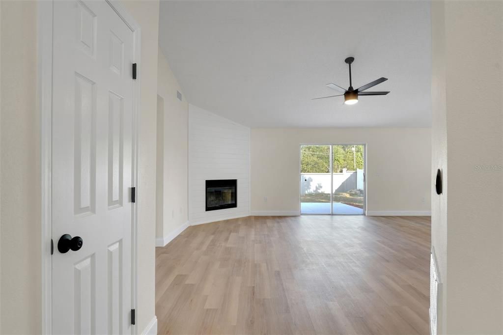 For Sale: $249,999 (3 beds, 2 baths, 1109 Square Feet)