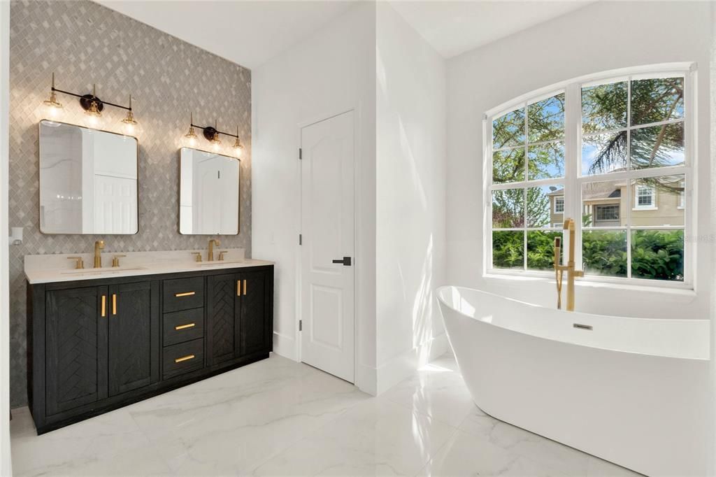 For Sale: $599,990 (5 beds, 3 baths, 2828 Square Feet)