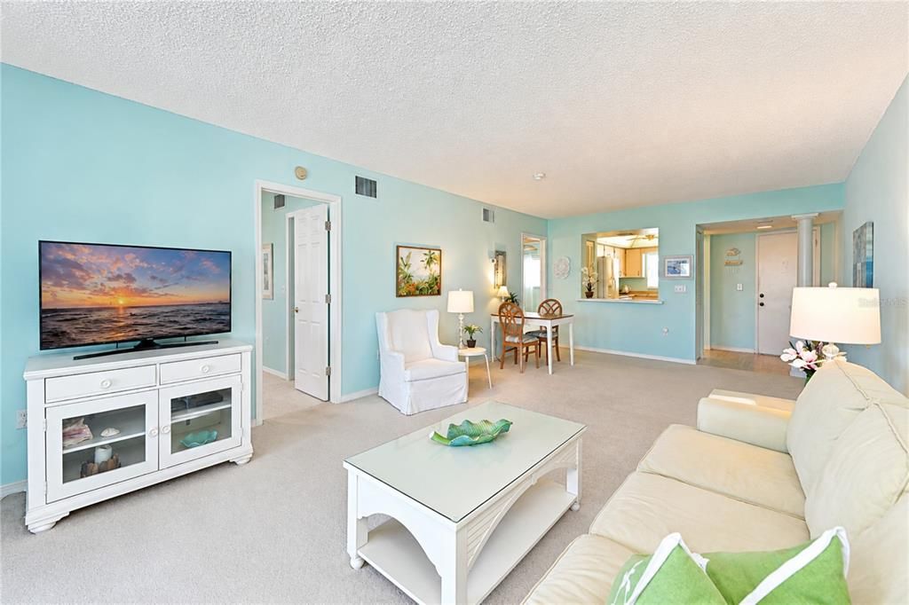 For Sale: $210,000 (2 beds, 2 baths, 1335 Square Feet)