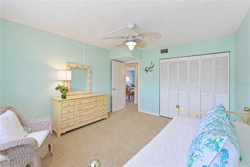 For Sale: $210,000 (2 beds, 2 baths, 1335 Square Feet)