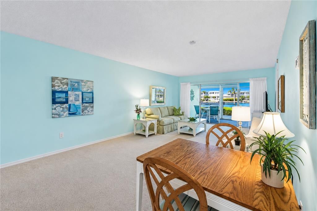 For Sale: $210,000 (2 beds, 2 baths, 1335 Square Feet)