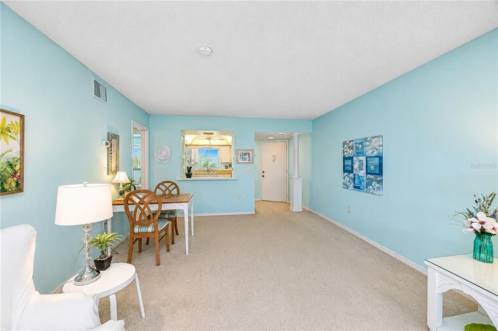 For Sale: $210,000 (2 beds, 2 baths, 1335 Square Feet)