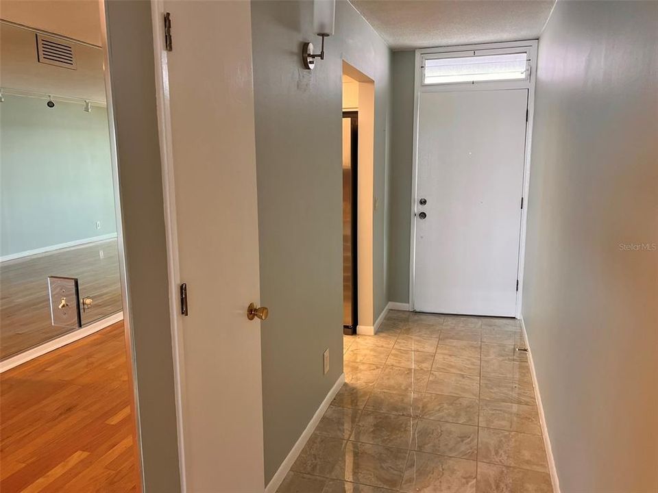 For Sale: $260,000 (2 beds, 2 baths, 1075 Square Feet)