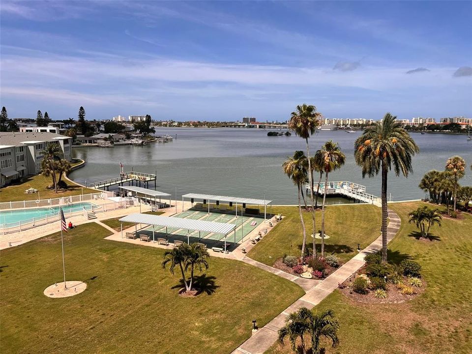 For Sale: $260,000 (2 beds, 2 baths, 1075 Square Feet)