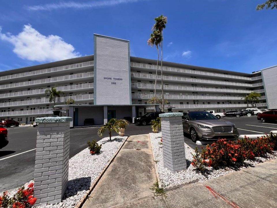 For Sale: $260,000 (2 beds, 2 baths, 1075 Square Feet)