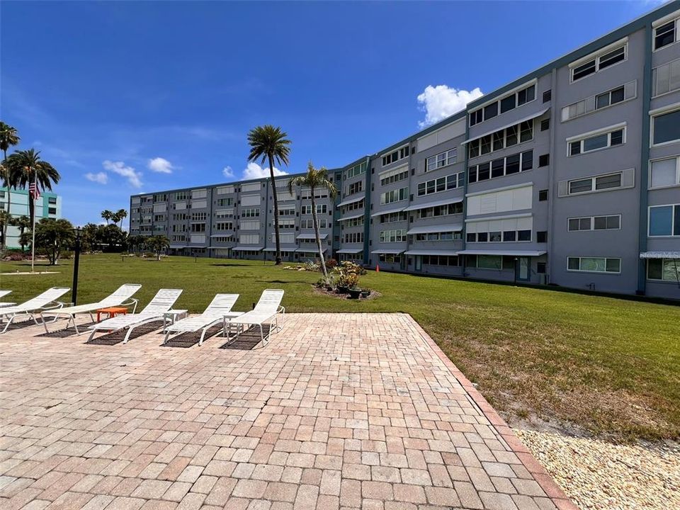 For Sale: $260,000 (2 beds, 2 baths, 1075 Square Feet)
