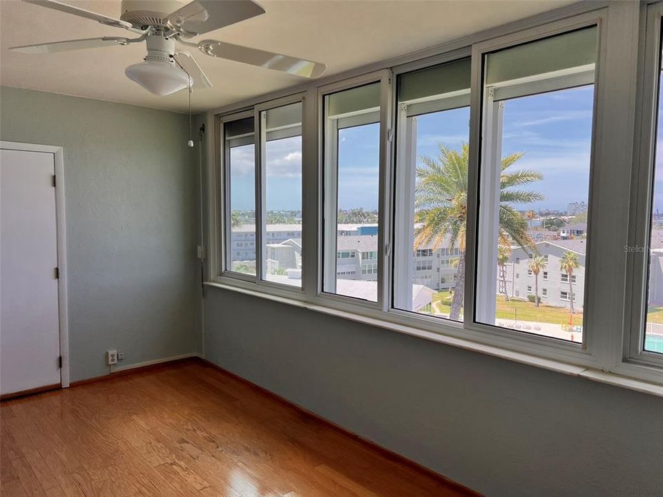 For Sale: $260,000 (2 beds, 2 baths, 1075 Square Feet)