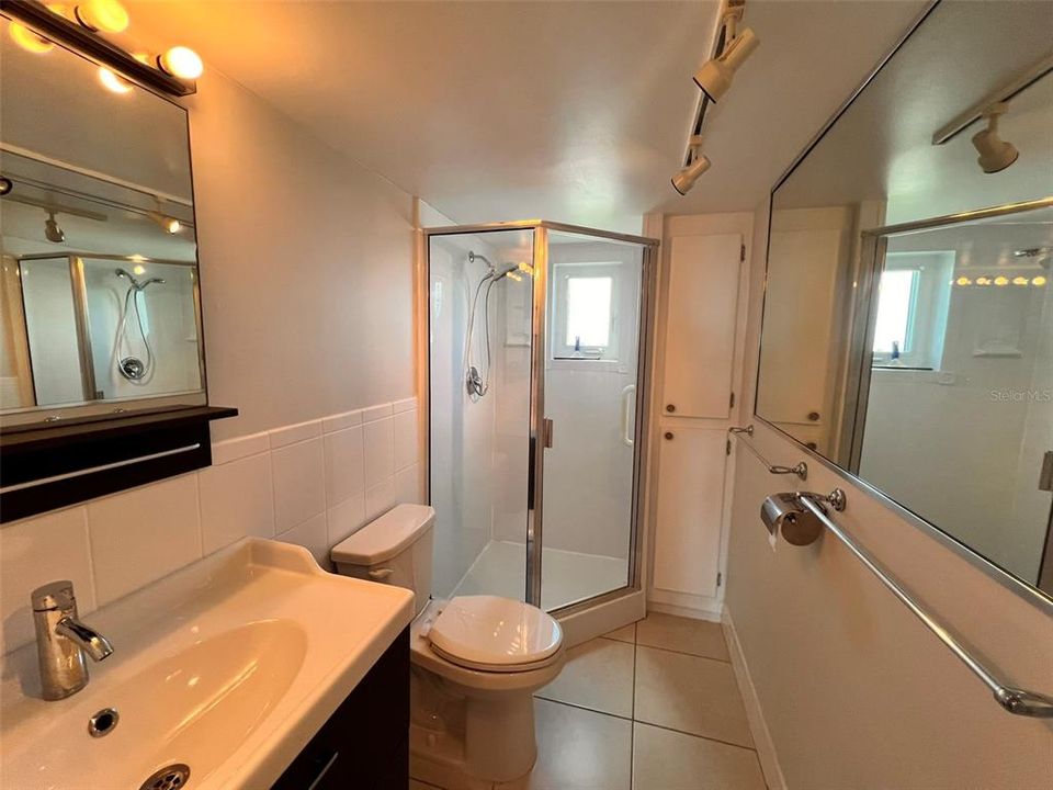 For Sale: $260,000 (2 beds, 2 baths, 1075 Square Feet)