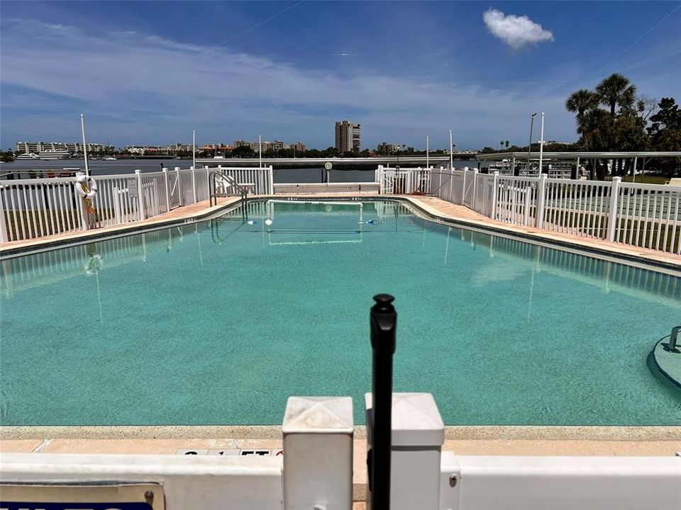 For Sale: $260,000 (2 beds, 2 baths, 1075 Square Feet)