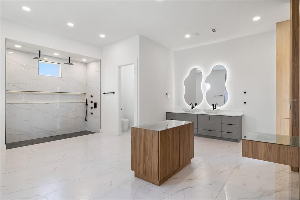 For Sale: $2,685,000 (5 beds, 5 baths, 4855 Square Feet)