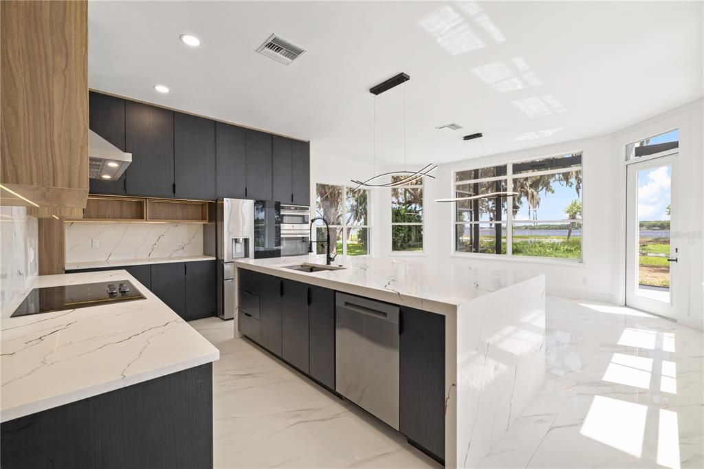 For Sale: $2,685,000 (5 beds, 5 baths, 4855 Square Feet)