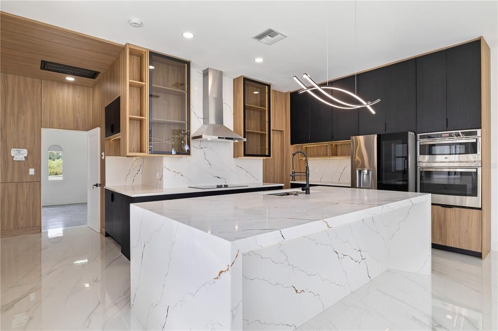 For Sale: $2,685,000 (5 beds, 5 baths, 4855 Square Feet)
