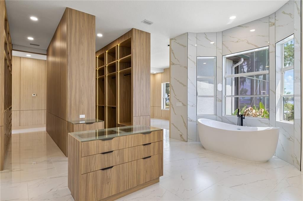 For Sale: $2,685,000 (5 beds, 5 baths, 4855 Square Feet)