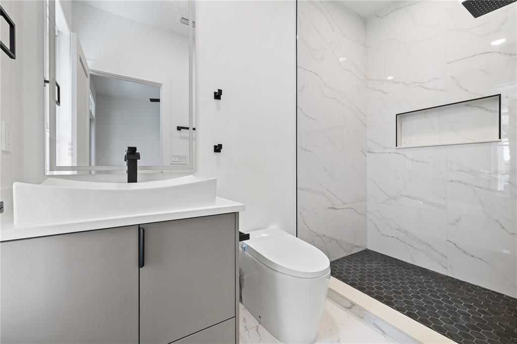 For Sale: $2,685,000 (5 beds, 5 baths, 4855 Square Feet)