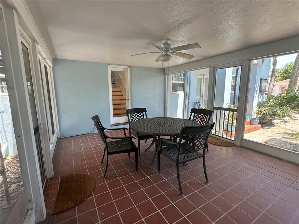 For Rent: $2,200 (2 beds, 1 baths, 600 Square Feet)