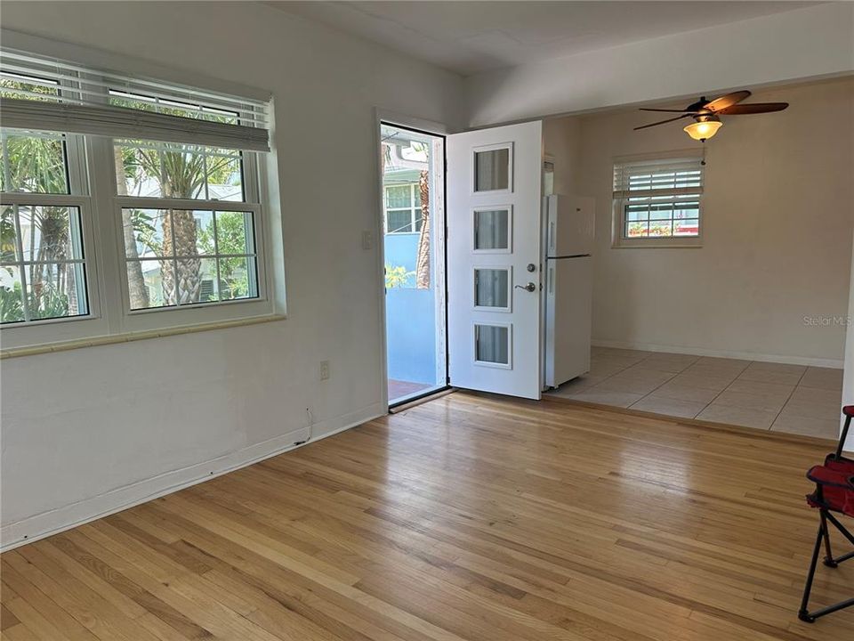 For Rent: $2,200 (2 beds, 1 baths, 600 Square Feet)