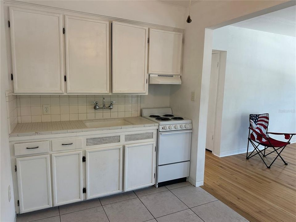 For Rent: $2,200 (2 beds, 1 baths, 600 Square Feet)
